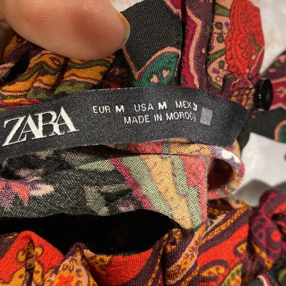Zara women paisley blouse. Features ruffle collar sleeves & front placket. SZ M - Picture 3 of 7